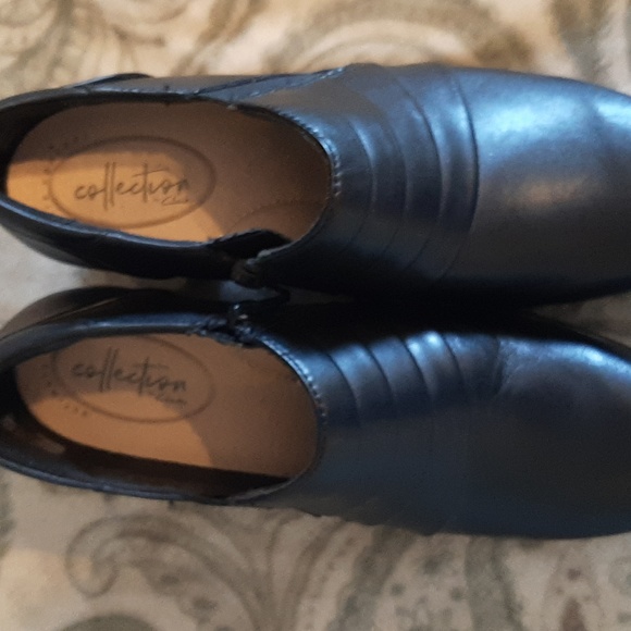 Super Cute Clark booties - Picture 3 of 6